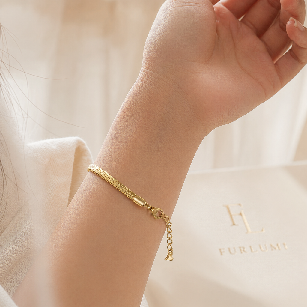 The Silk Wrist Line detail 02 image.