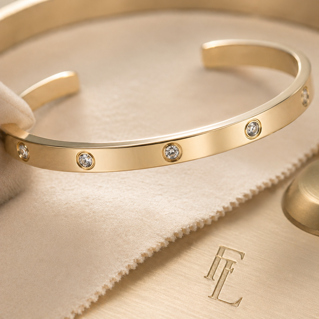 The Wire Bangle detail 03 image.